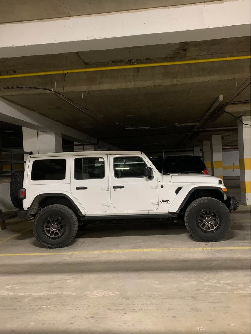 Jeep wrangler  limited  
2023 
جێپ رەنگلەر 
فوول فوول مواصفات 
شاشە گەورە 
پانۆراما
V4 
٤٠ مایل رۆیشتوە 
هەموو گیانی بەشەرت 
نیو دەرگا صبوغه
پێشی کەپسە
بیلاد سەیارەکە بەرزە و تایە گەورەیە 
لە هەولێرە سەیارەکە
*********** أربيل, العراق
