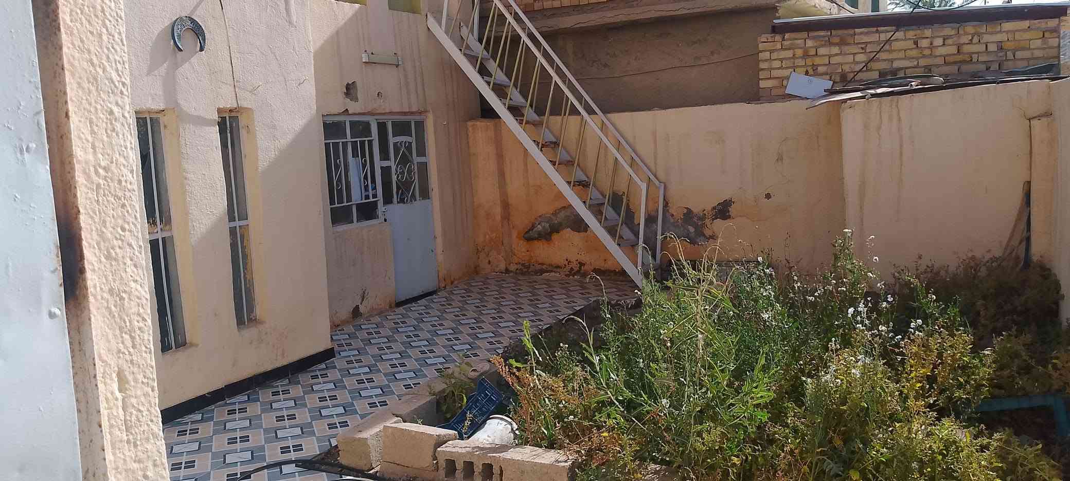 دار للبيع مساحه 200 متر طابو صرف ركن حي العسكري شارع الحسينيه قرب المستوصف السعر 70 وبيه مجال       ***********
