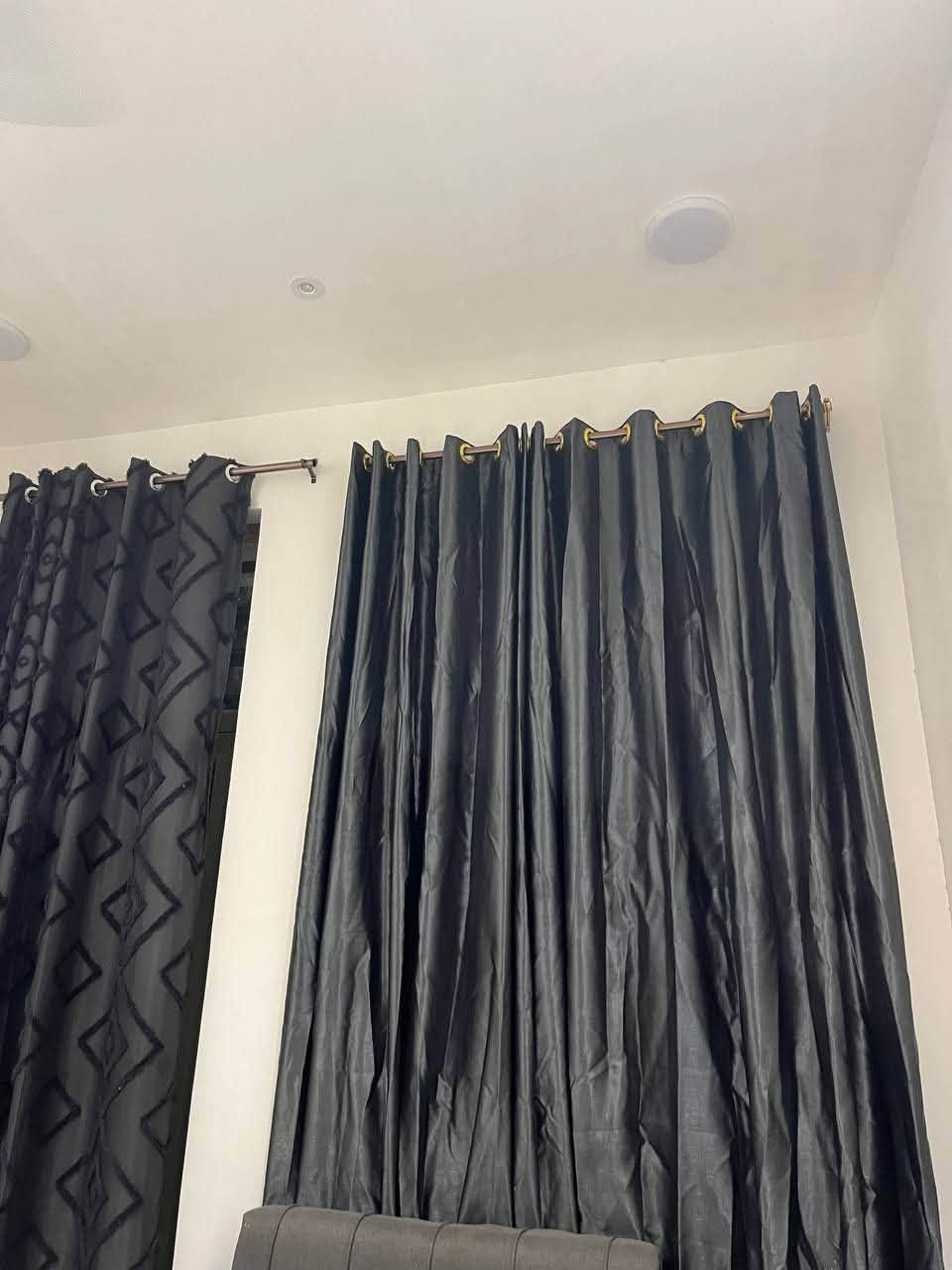 السلام عليكم دار مساحه 100متر 5*20
طابو زراعي سند 25بااسمي تحويل مباشر 
تفاصيل البيت غرفتين نوم وصاله وهول ومطبخ حمام خارجي حمام داخلي بناء حديث غير مسكون 
استفسار اكثر  تواصل ***********
