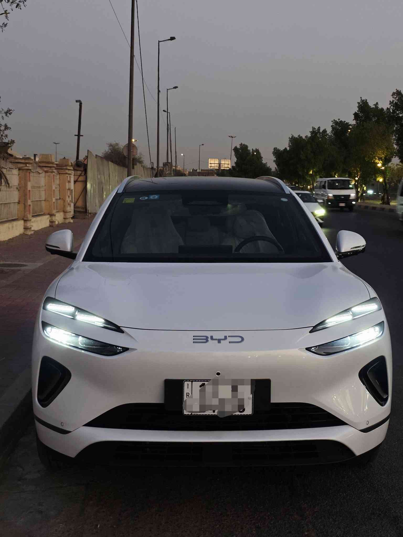 سيلايون 06 موديل 2025  فول اعلى فئة
مكفولة كفالة عامة ✅️
فقط بيع✅️
رقم بغداد✅️
بانوراما✅️
شحن مدى يصل الى 160km  واكثر هم
كراسي كهرباء
انارة محيطية متغيرة
شاحن وايرلس 
13 كامرة
اوتو بارك
5 راكب 
صندوق كهرباء
السيارة ماشية 6.000km 
عنوان السيارة  بغداد حي الحسين 
سعر السيارة :  42.250 وبي مجال شي بسيط✅️✅️
رقم الهاتف : ***********
