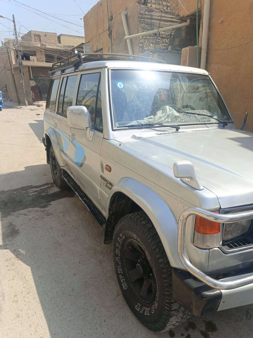سلام عليكم سياره كالوبر مديل 96 مكينه ونجي 6/ تخم تاير كشنات جدد باتري جديد سدر مامي خالفي جدد كهربائية شغاله مكاني بغداد مدينه صدر  رقم ***********
