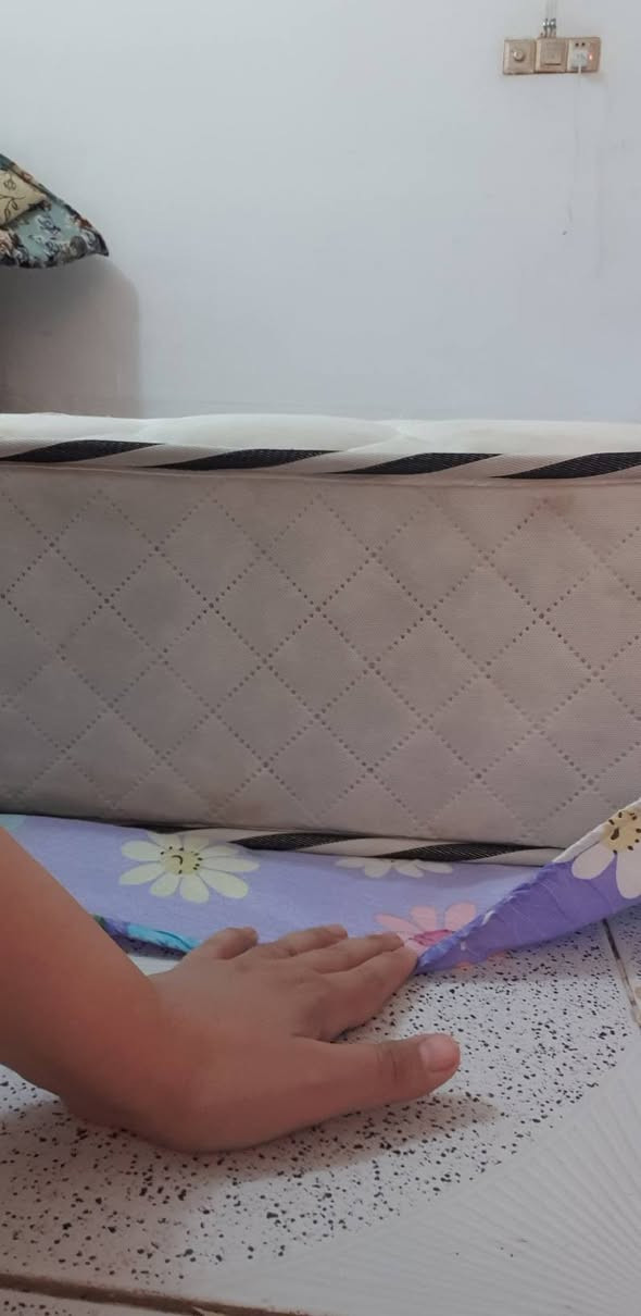 دوشك جربايه نظيف ضغط عالي عالي استعمال شهر  اصبع واحد مانازل السعر ١٠٠ الف*********** والكاروك ٢٠ الف
