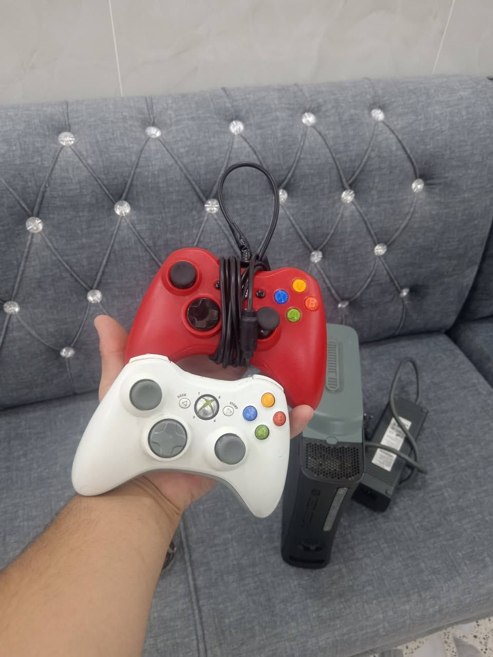 🎮 كاسبر Xbox 360  للبيع 🔥
📌 التفاصيل:
• الجهاز:كاسبر Xbox 360 
• الحالة: نظيف ومرتب
• 🎮 عدد اليدات: 1 بلوتوث+1 واير
• ⚡ محولة الكهرباء موجودة
• 🔌 جميع الكيبلات موجودة
• الجهاز شغال ومفحوص

🎮 الألعاب الموجودة:
• Call of Duty: Black Ops 1
• Call of Duty: Black Ops 2
• Call of Duty: Black Ops 3
• Call of Duty: Advanced Warfare
• GTA San Andreas
• GTA IV

وبي بعد العاب خير من الله 

💰 السعر: 135 وبي مجال 
📩 للتواصل: خاص او على الرقم: ***********
