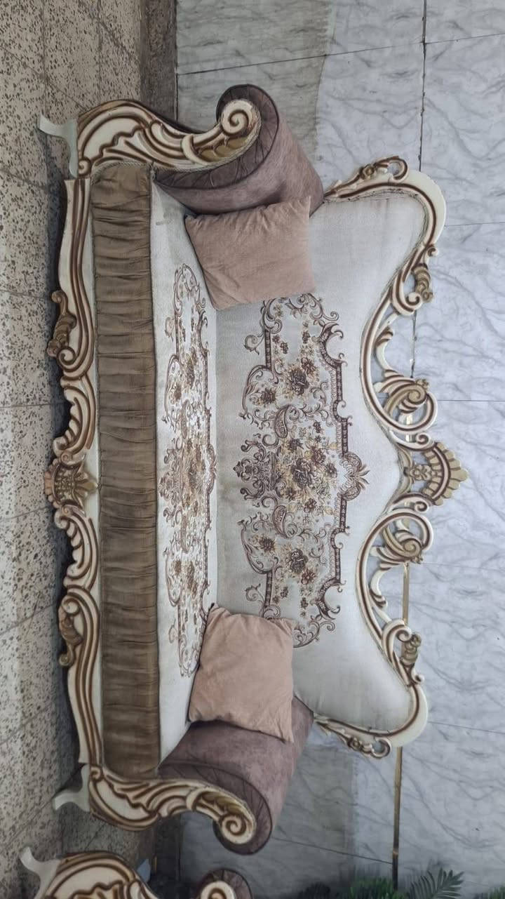 تخامه باله كل واحد نص تخم ٥ مقاعد نضيف ثكيل سعر لواحد ١٢٥ وبي مجال مكاني بياع ويوجد توصيله بكروه *********** وتساب
