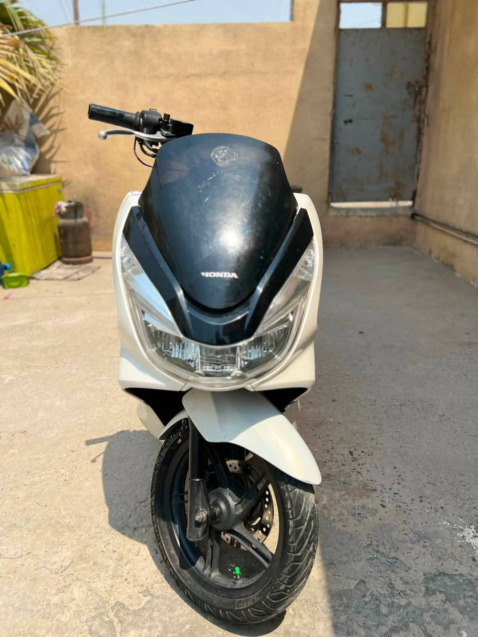 السلام عليكم Pcx  جيل الثاني مكفوله كفاله عامه  مكينه 125حساس ازدحام وحساس ستان  دراجه مال جناي قبل شهرين نزلته السعر مليون و ٨٥٠ الهاتف ‭***********‬ العنوان بغدادالزعفرانيه
