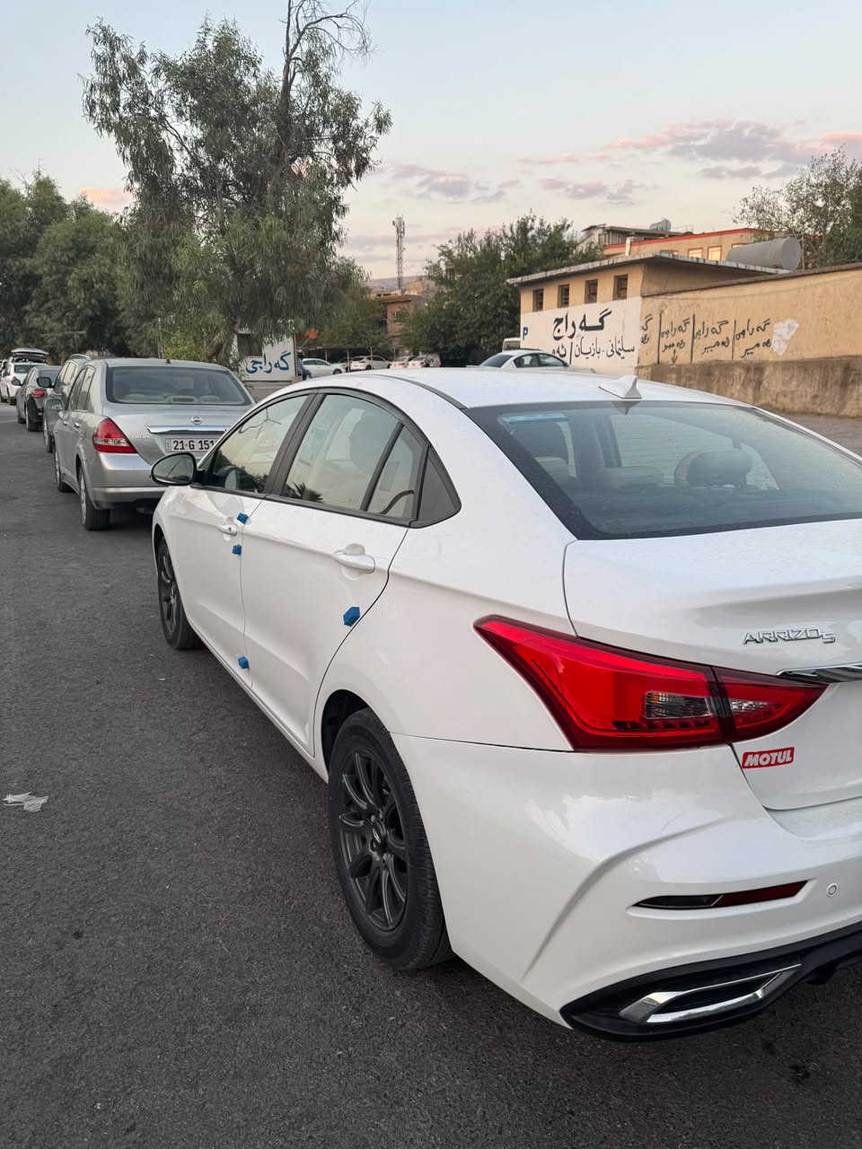 شێری ئەریزۆ ٥ مۆدێل ٢٠٢٥
 2025 - Arrizo Cherry 5

مواسەفات ستاندارد ٣٧،٠٠٠ کم ڕۆشتووە
سەنەوی بە ناوی خۆمەوەیە
بێ بۆیاخ، بێ سارد، بێ قەڵەمکاری و بەبێ شووخت لەسەر دەقی شەریکە
تایبەتمەندی:
ABS - ئەی بی ئێس
AutoHold - ئۆتۆ هۆڵد
تەبریت مەرکەزی
حاسەی دواوە
برێک بەسمە
دەبڵ گێڕ
جۆری لێخوڕینی سپۆرت و ئیکۆ
مواسەفات تراکشن

بە شەرتی هەموو شتێک ئەیفرۆشم، یەک دینار مەسرووفی تیابوو بۆی دەگەڕێنمەوە، ڕەقەم سلێمانیە بە شەرتی غرامە و تەحویل، 
نرخ: ١٠٠ وەرەقە و معامەلە

ژمارەی وەتسئاپ
 ***********
***********
