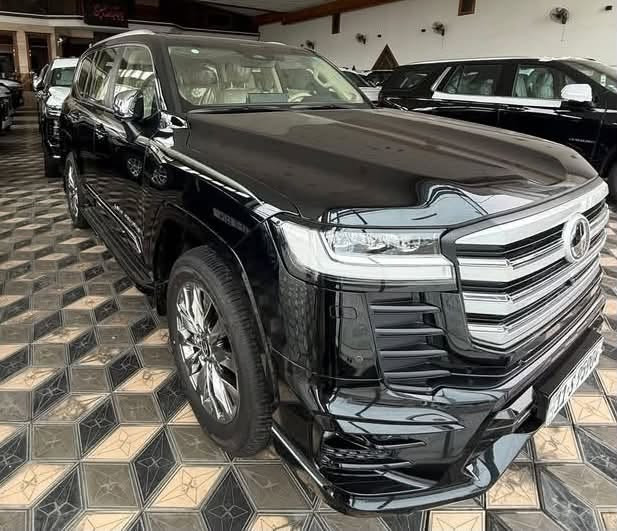 السلام عليكم 

البيع لاندكروز ٢٠٢٥ بريم اصلي 

Vx LIMITED زيرو زيرو
لون اسود تنفس طبيعي 

سعرها 118 مليون مرقم بغداد كامل 

تواصل ع خاص او رقم ***********
