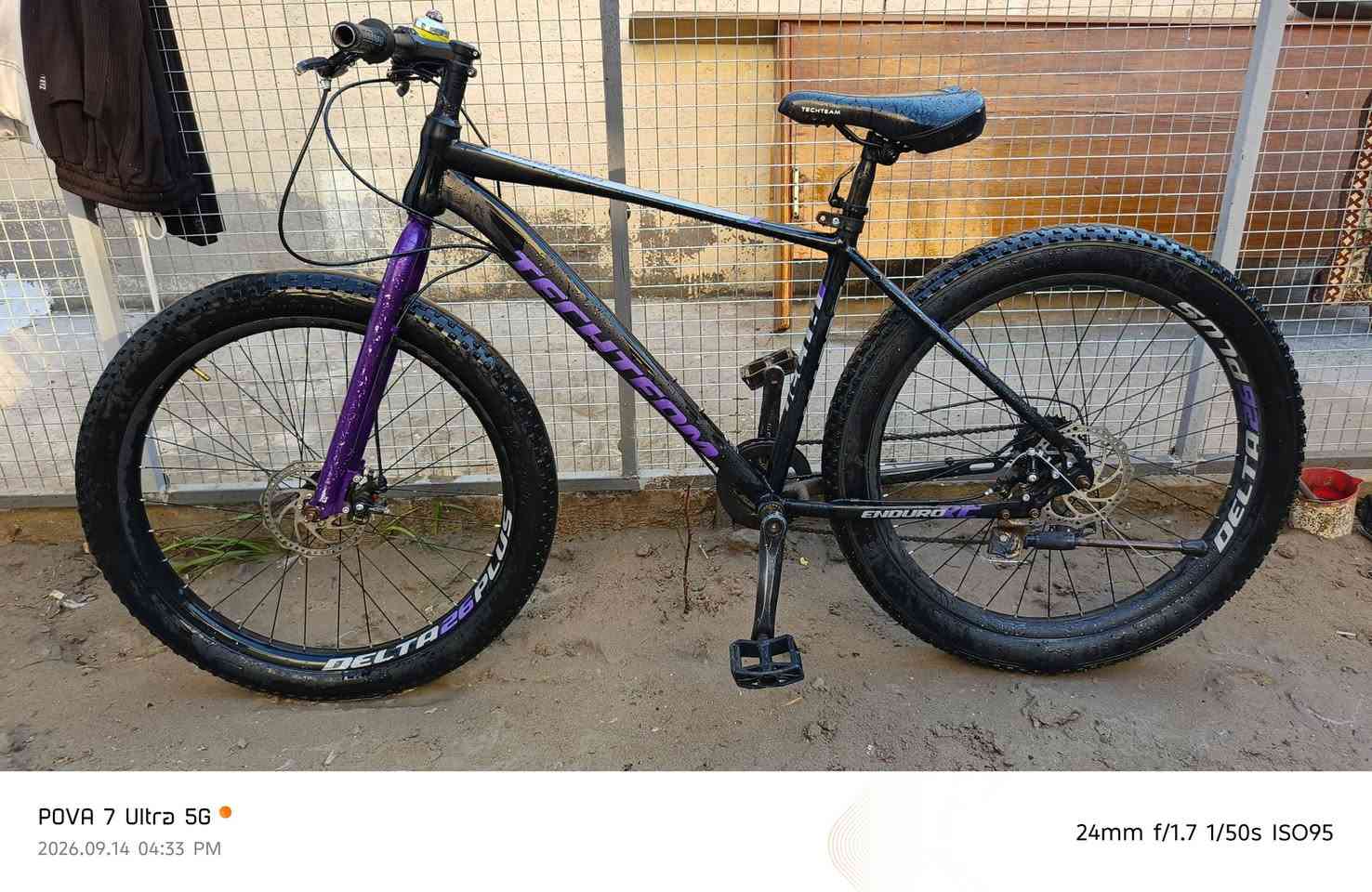 بايسكل TECHTEAM ENDURO XT - DELTA 26 PLUS للبيع 🚲

بايسكل جبلي روسي اصلي، مال طلعات وجبال يتحمل كلشي.

🔧 المواصفات:
▫️ الشركة: TechTeam الروسية
▫️ الموديل: Enduro XT Delta 26 Plus
▫️ حجم الويل: 26 انش عريض (تايرات دبابة)
▫️ الشاصي: المنيوم خفيف - لون اسود / بنفسجي
▫️ البريك: دسك بريك امامي وخلفي
▫️ الكير: 7 سرعات Shimano اصلي
▫️ الفورك: حديد قوي هاتف ***********
مكان الشعب حي البساتين

نص مكتوب في الصور:
- POVA 7 Ultra 5G
- 2026.09.14 04:33 PM
- 24mm f/1.7 1/67s ISO298
- 24mm f/1.7 1/50s ISO95
- 2026.09.14 04:31 PM
- 24mm f/1.7 1/50s ISO101
- 24mm f/1.7 1/67s ISO292