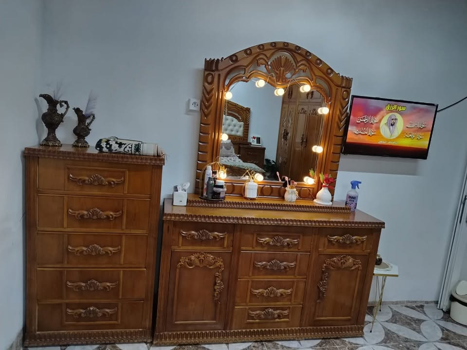 غرفة نوم للبيع خشب ثقيل +بلازمه32
***********
