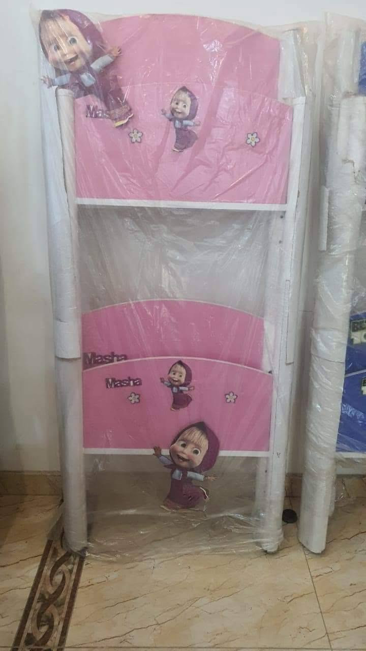 سرير طابقين اطفال درجه اولى ثقيل يتحمل اوزان ثقيله متين وقوي تصميم حلو بجوده عاليه التحمل يناسب لغرفة النوم والفنادق صناعة ايرانيه 
السعر 150الف
التوصيل فقط داخل كربلاء فقط والتوصيل مجاني 
للطلب والاستفسار مراسلتنا على الخاص او على الواتساب 
***********
