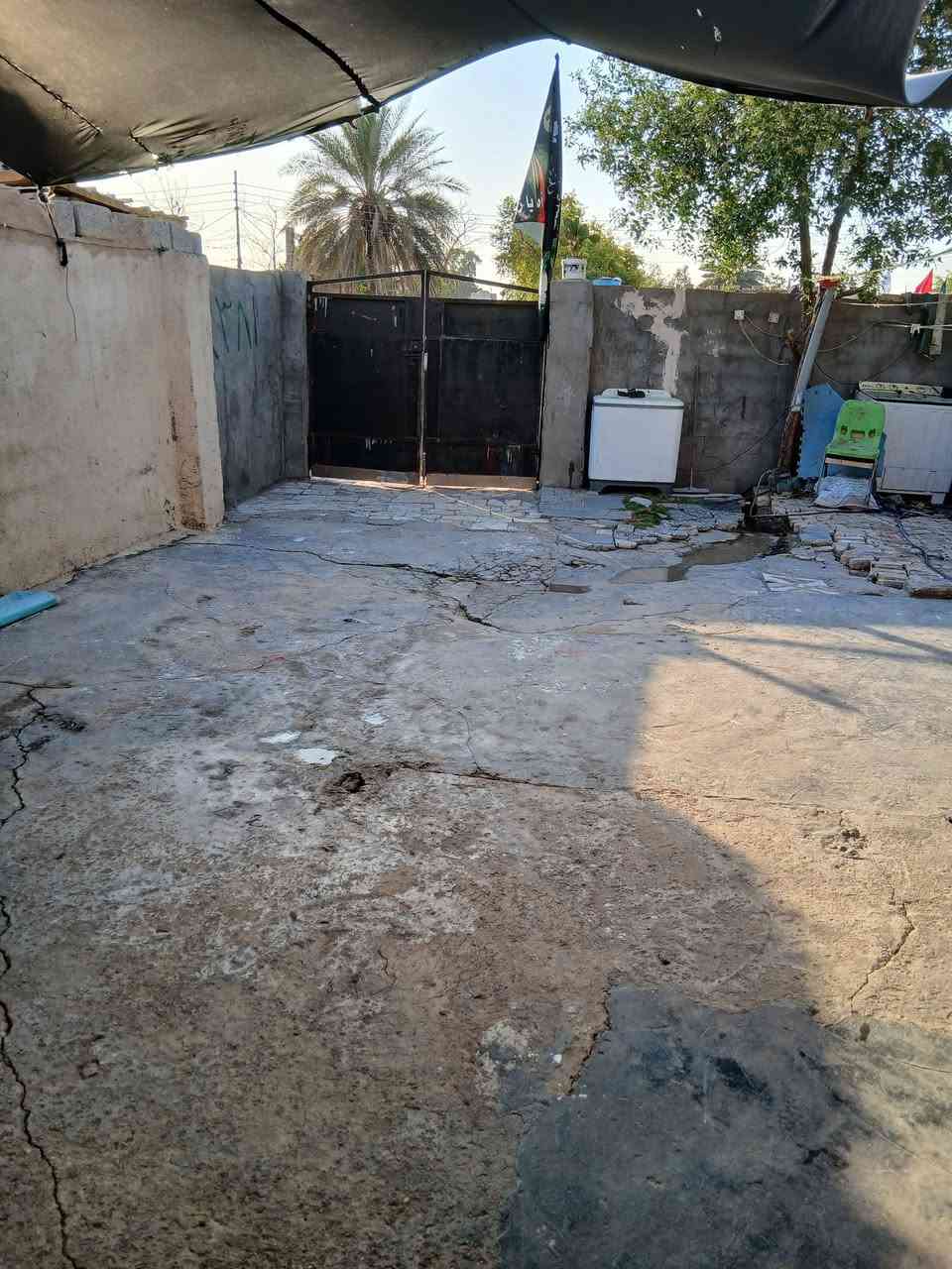 سلام عليكم بيت تجاوز للبيع في منطقه الزعفرانيه قرب معمل الغاز متكون من غرفتين واستقبال ومطبخ وطرمه كبيره وكراج كبير السعر ١٥ للاستفسار هذا رقمي ***********
