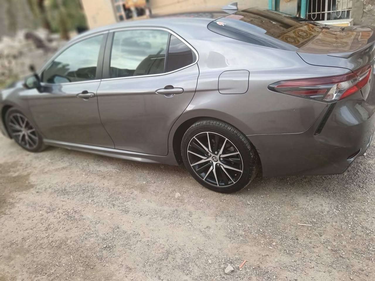 كامري ٢٣ اس اي منفيس ماشيه ٥٠ الف حره مو معوقين سياره جديده السعر ١٦٥ وبيه مجال الطيبين قطعتين بوند وجاملق مبدلت اصلي نفس الون *********** السانور موجود بل منشور موجود
