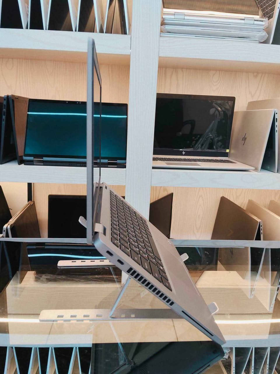 لابتوب سلم خفيف حديث معالج قوي وجيل عالي DELL 5420 Ci5 جيل حادي عشر    نظافة عاليه جدا اخو الجديد وعل الفحص وين متريد 
. 
 السعر ثابت 315 الف مع التوصيل والحقيبة والشاحن الأصلي  
……………………

 المعالج Core i5-11th جيل 11
 ذاكرة الوصول العشوائي (الرام) 8GB 
 التخزين( الهارد) SSD 256GB 
 مقاس شاشة 14 انج دقة عالية 
 منفذ HDMI & TYPE C 
شاحنة Type c 
 كيبورد  عربي انكليزي
الرام والهارد قابل للتطوير 
…………………………………
*********** الريادة للحاسبات بغداد, العراق

