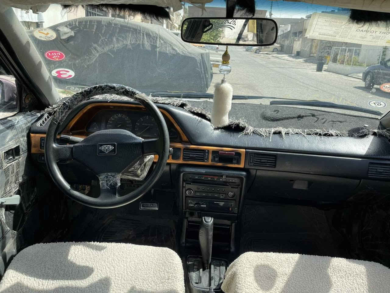 مازدا ٣٢٣ مؤديل ١٩٩٢ گير اتؤماتيك مه كينه ٨و به خ سه نه وى و ئه وه ليات به شه رت گيرو مه كينه به شه رت كاره باى و ته قه و ره قه ى به شه رت شوين هه ولير نرخى ٢٠ وه ره قه 
و كه ميك مه جال ژ. م*********** أربيل, العراق
