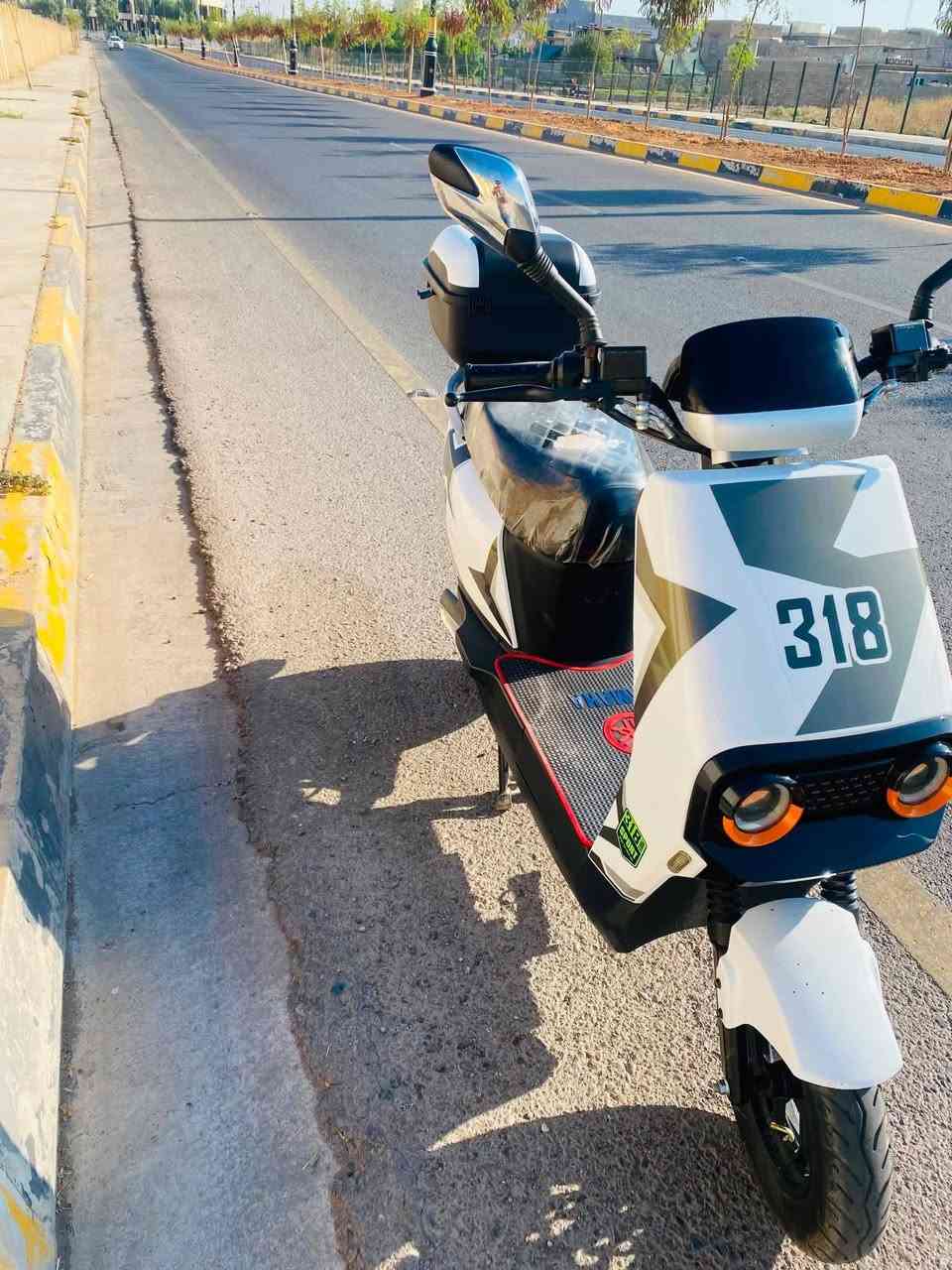 السلام عليكم ماطور شحن للبيع 318 بطريات تقره 10 ونص جديد بل حقيقه بعد احلا من الصور ملف وعقل شرط تيات جدد السعر 650 وبي مجال ***********
