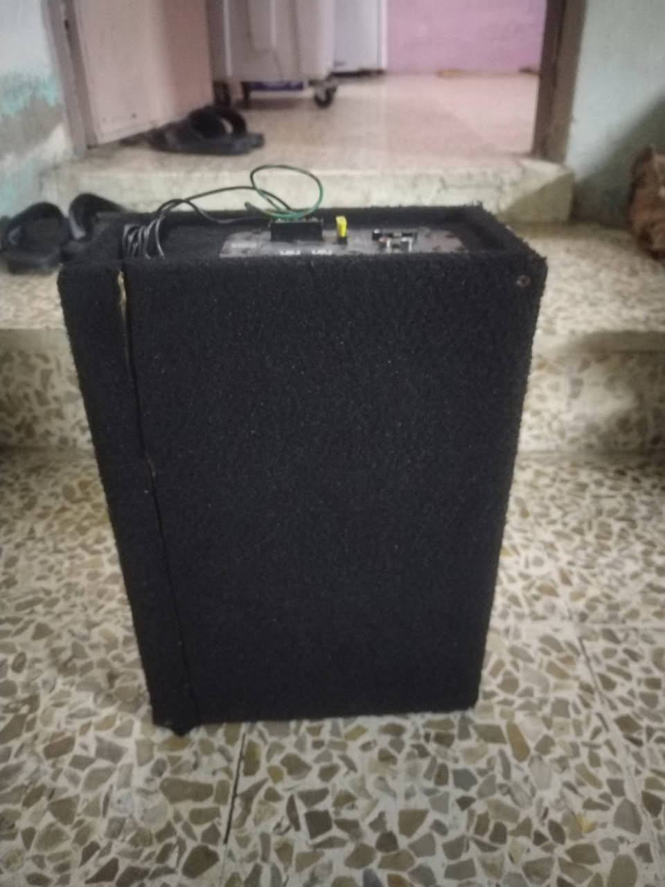 السلام عليكم مضخم للبيع 12V صوت دمام فول شغال كامل السعر 30الف ***********
