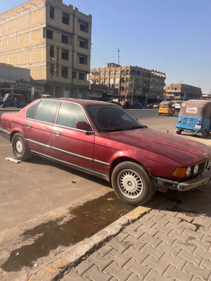السلام عليكم 730موديل 93سياره جاهزه وتبريد شغال بلاديه السياره بيها محرك يطغ والاويل بم مال الگير بوش عندي  
ابيع كوم حديد السعر 23ورقه مكاني بغداد
الاتصال ***********
