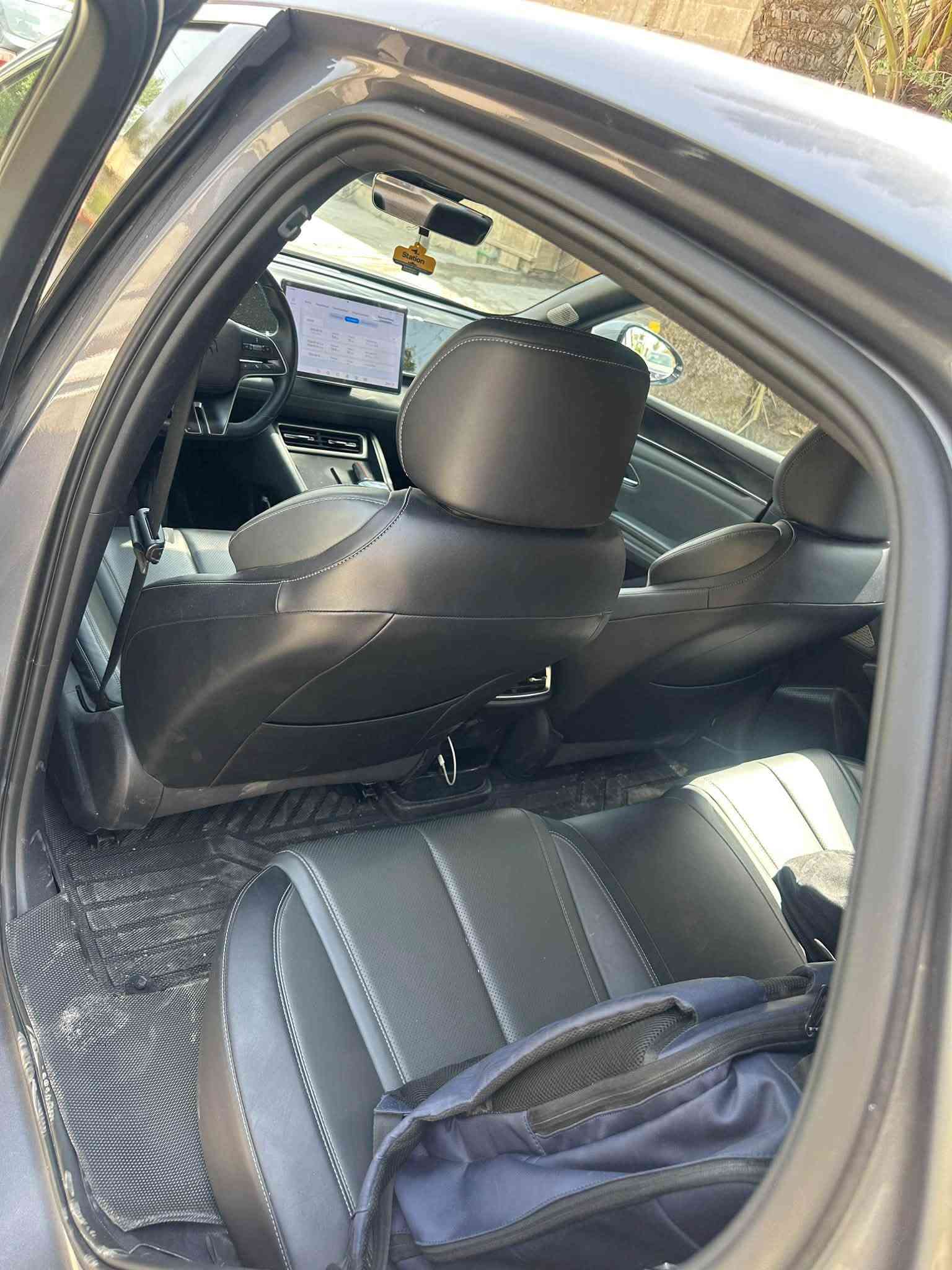 السلام عليكم
BYD QIN L 2025 
كن ال موديل ٢٥ للبيع 
ماشيه ٢٤ الف كيلو ، ١٣ على المكينه فقط
السياره فول مواصفات 
بطاريه ١٢٠ كيلو 
بانوراما ، خمس كامرات 
داخل جلد 
وهوايه مواصفات غيرها
بيها باب عكس السائق بارد بسيط جداً 
والجاملغ الخلفي طخه بسيطه موضحه بالصور 
محدثه اخر تحديث 
مكانها بغداد 
***********
