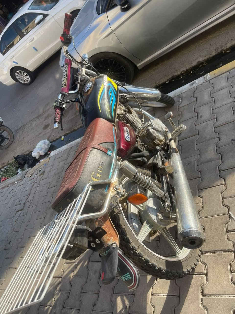 السلام عليكم دراجة جني لل بيع سعر 200،مستعجل علا بيعتها ***********
