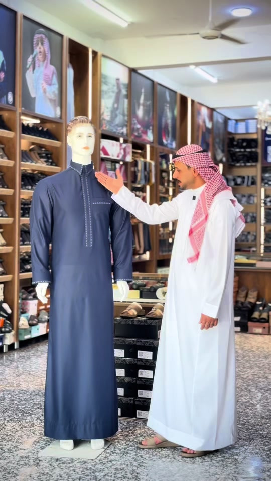 معرض دشداشة شاكر الوكيل الحصري لشركة الراقي والفخامه العنوان📍  الفرع الاول:الحلة/شارع 40 مقابل ماكؤلات طماطه  الفرع الثاني: الحلة/ قرب مجسر الثوره طريق بغداد واتساب:***********
