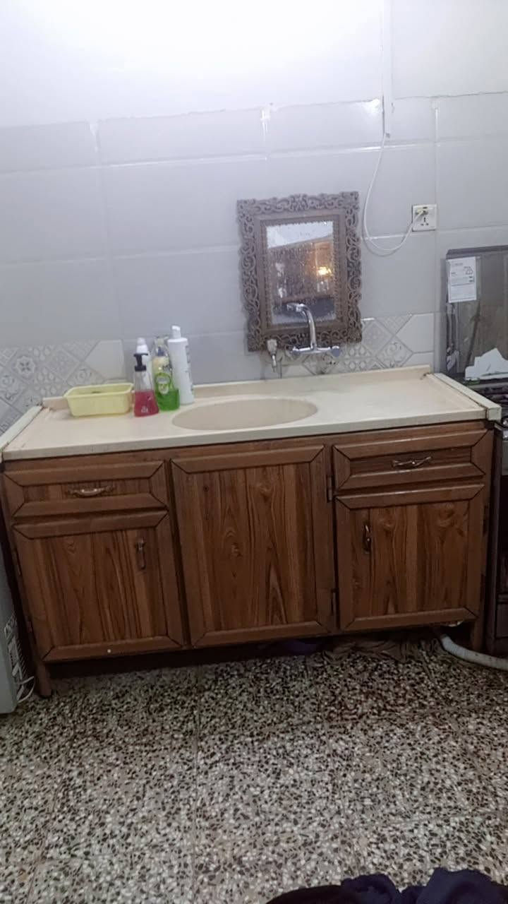 كاونتر تفصال تسكام 7 قطع مع سنك مرمر يوجد بعد قطعة اضافية بس المكان مو كافي رايده 250 الف 

ميز طعام 6 كراسي اخو الجديد  رايده 75 الف 

مكاني بغداد  الحرية  ***********
