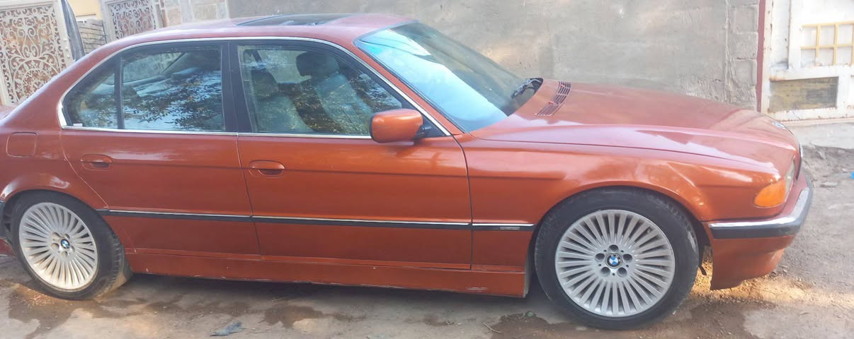 السلام عليكم سياره بي ام خفاش موديل 1995 حجم 730 V8 ويل باخرة تخم تاير فتحة سقف جنطة شفط غرفة جلد نضيفه  سعر 55$ورقه موبايل ***********
