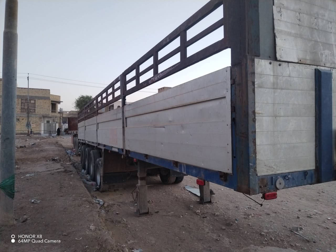 عربانه ألماني ٤ دناكير دنكير مربع للبيع السعر ٦٠ وبيه مجال الشراي يتصل مكان ميسان العماره  ***********

نص مكتوب في الصور:
- HONOR X8
- 64MP Quad Camera
- O HONOR X8