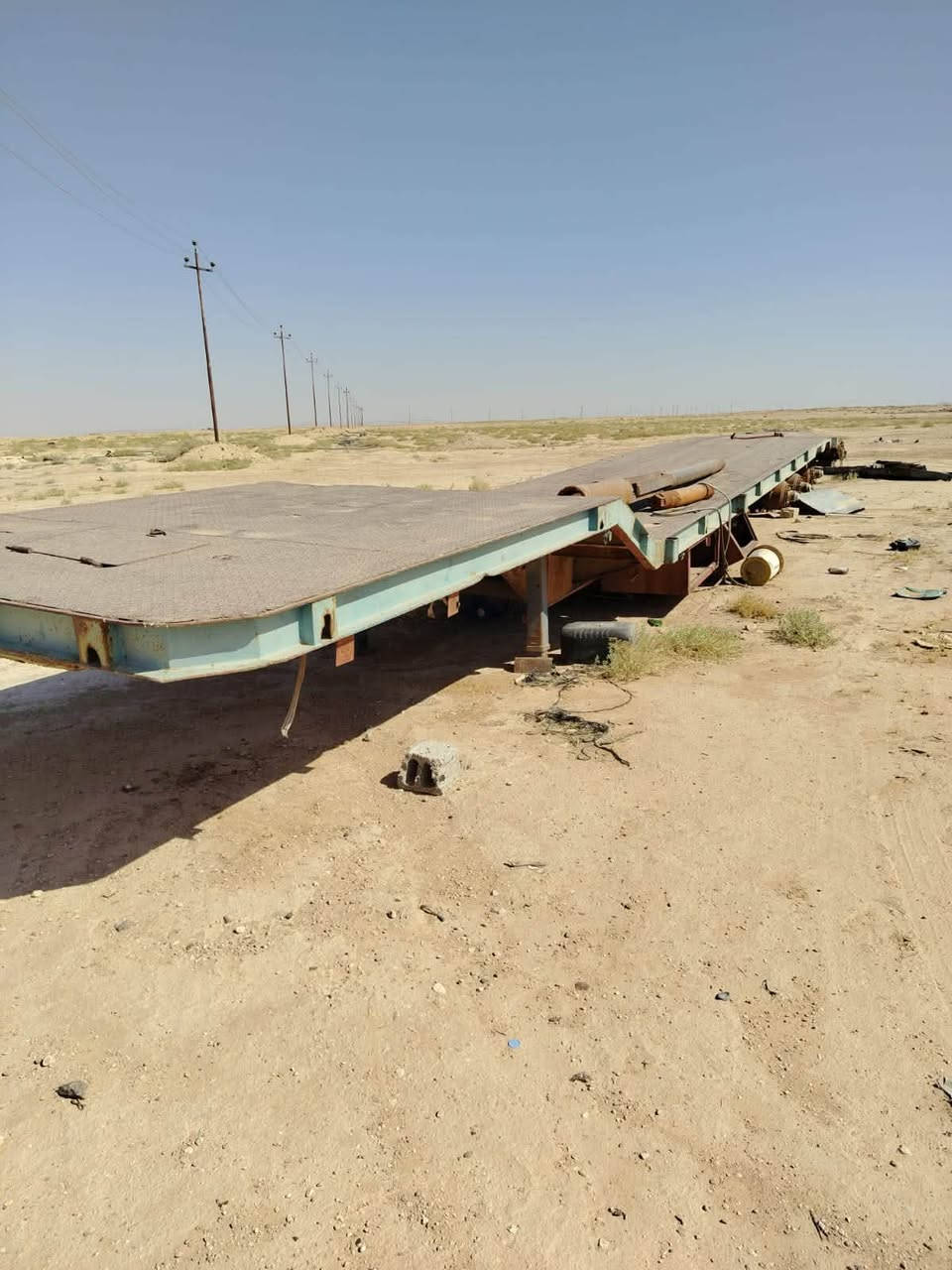 سلام عليكم
لودر للبيع طوله 17 متر  
وعرضه 260 سم 
3 دناگير بدون تايرات 
مكانها كربلاء الأخيضر 
سعرها 33 ورقه وبيها مجال للطيبين 
***********

