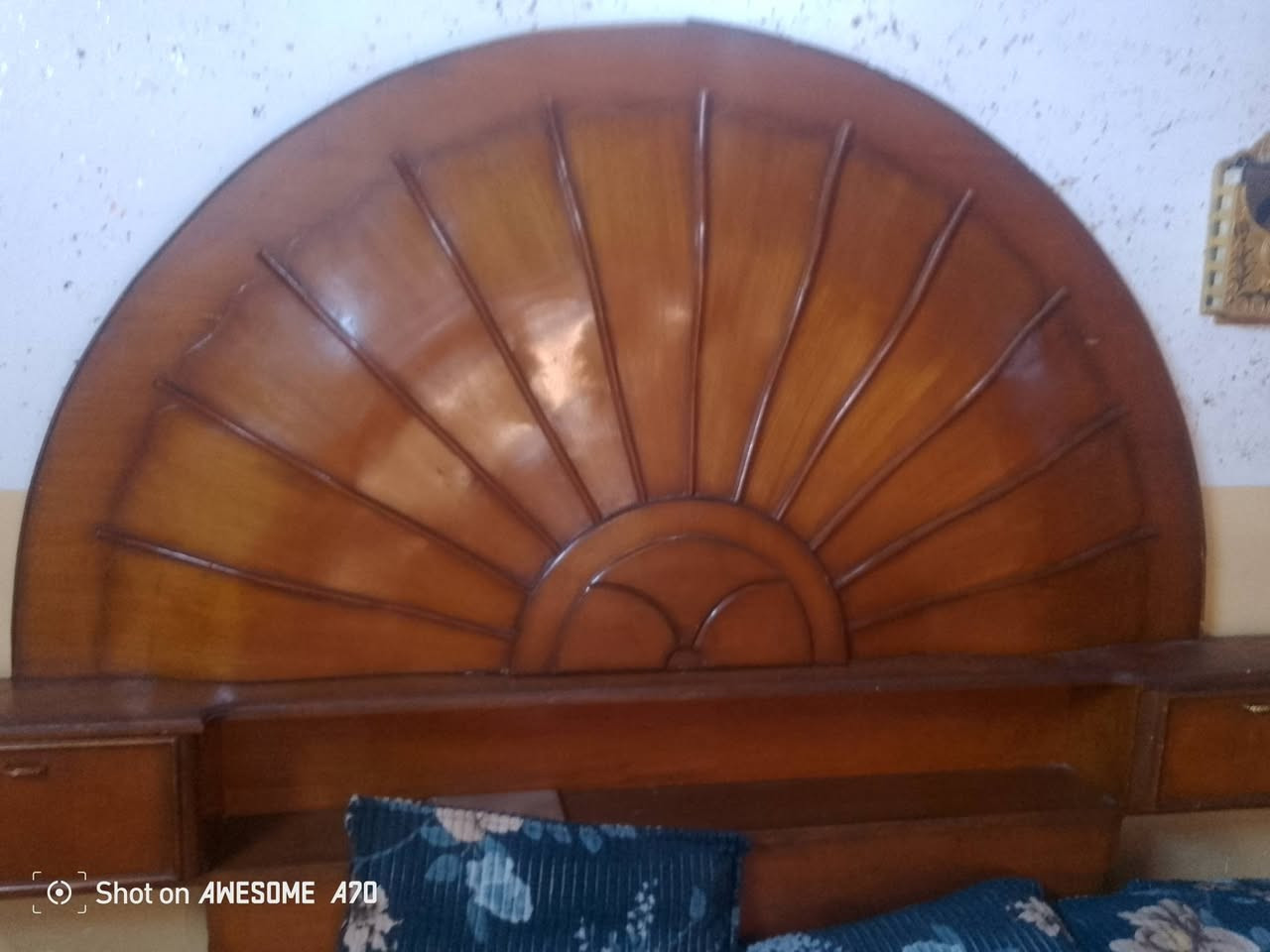 السلام عليكم غرفه للبيع اخشاب عراقي ثقيل السعر 500وبيها مجال الموقع حمام العليل ***********

نص مكتوب في الصور:
- Shot on AWESOME A70