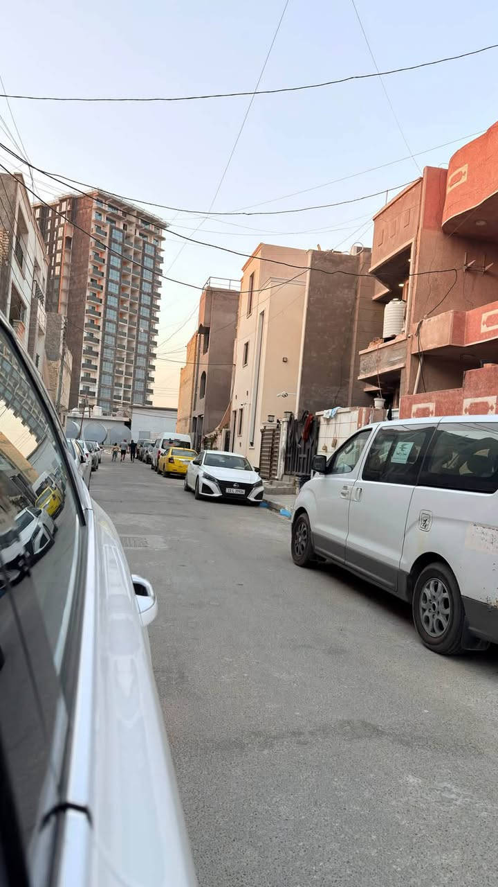 مشتمل للبيع مساحة 📐 1️⃣2️⃣5️⃣ م قيد الإنشاء 🏗️🔨🏡
▪️الواجهة الأمامية  : 🔲 6️⃣ وربع  م // 

▪️النزال : 🔺2️⃣0️⃣ م // 

▪️بناء 🔨 سنة 2️⃣0️⃣2️⃣6️⃣ قيد التنفيذ 🏗️🔨

▪️يحتوي  العقار : غرف نوم 🛌  4️⃣//

▪️صحيات العدد 🚾 2️⃣ + 🛋️ صالة مطبخ 🍳 مدخلين 

▪️موقع العقار 📍حي جهاد الشارقة  مجاور مجمع النسيم 

▪️قرب شارع العام المؤدي اله جسر العامرية //

▪️السعر والاستفسار//  *********** ☎️//

▪️مكتب العدل للعقار //

▪️نستقبل كافة العروض العقارية //
