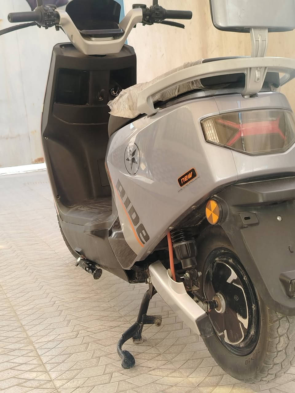 ٦ بطاريات • ٦٠ كم • ٧٠ كم/س
