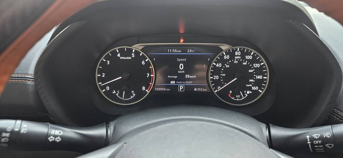 🚘 نيسان سنترا SR موديل 2020
⚫ اللون: ابيض صدفي
🔧 المحرك: 2.0 لتر – 4 سلندر
⚙️ القير: CVT أوتوماتيك
💨 الدفع: أمامي
📍 العداد : 110,000 كم 

✅ السيارة مرتبة ومستخدمة شخصياً
✅ المواصفات SR
✅ مكيف وتبريد ممتاز
✅ كاميرا خلفية
✅نقاط عمياء
✅ شاشة carplay , android auto
✅ مثبت سرعة
✅ تحكم ستيرن
✅ تشغيل بصمة/ وتشغيل عن بعد
✅ رادار امامي لتجنب الصدمات
✅ رادار خلفي
✅ رادار جانبي لتحديد مسار الطريق
✅ أنظمة أمان متعددة 

وبعد مواصفات ال SR في الوارد الامريكي المعروفة
السيارة نظيفة واستخدام شخصي
⚠️ ضرر السيارة كما موضح بالصور . 

رقم الشاصي / 3N1AB8DV7LY255194 

💰 السعر: [ 140 ورقة وبيها مجال للشراية] 

مكان السيارة
بغداد / بسماية 

للاستفسار والتواصل: ***********
***********
