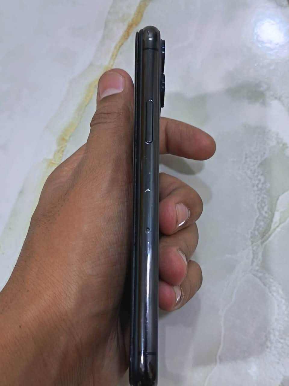 السلام عليكم ايفون 11 برو نضيف 256 GB بطاريته 80 امدل شاشه اصليه بس وبي رجفه بالكامره من اتزوم على X10 وبس السعر 245 قفل المكان كربلاء حي العسكري قطاع 16 بالقرب من جامع ال عمران الرقم *********** وبي واتساب
