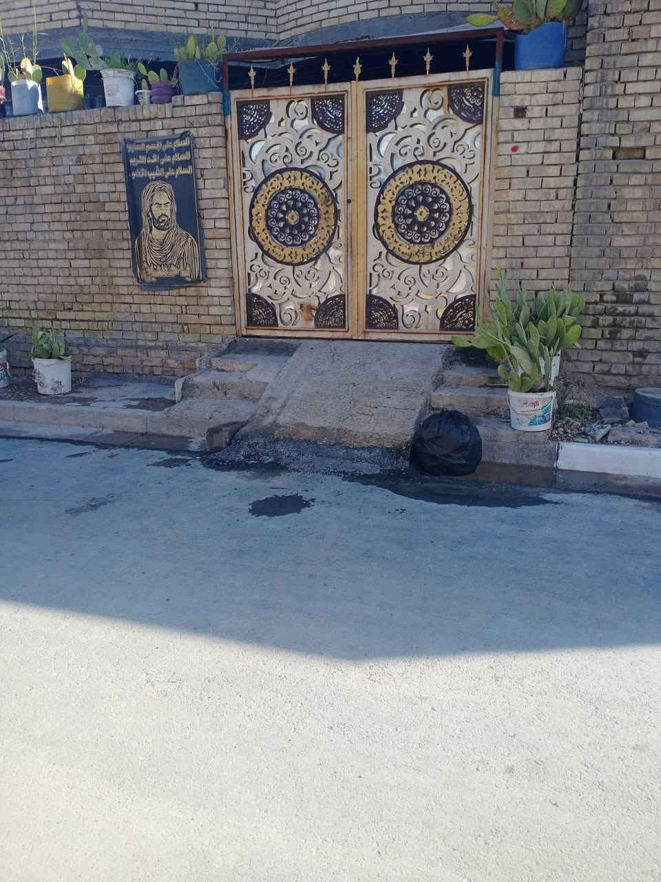 السلام عليكم من رخصة الادمن ...بيت معروض للبيع في الشعب ام الكبر والغزلان معمل الرحلات يحتوي الطابق الارضي على استقبال ٦*٤ومطبخ ٦*٦ وغرفة نوم ٤*٤ وحمام مشترك ٢*٢.٥ وحوش ٤*٦ تواليت خارجي ..طاابوق جمهوري مسلح سيراميك كاشي بياض خدمات كاملة ماء اسالة كهرباء خاصة كل ٥٠ بيت بمحول ابو. ٤٠٠ تبليط رصيف مجاري حديث مجاري امطار  الطابق الثاني نفس الاول بس بي بعض النواقص والسقف الثاني سندويج منل المساحة ١٠*١٢للاستفسار اتصال على الرقم (***********)
