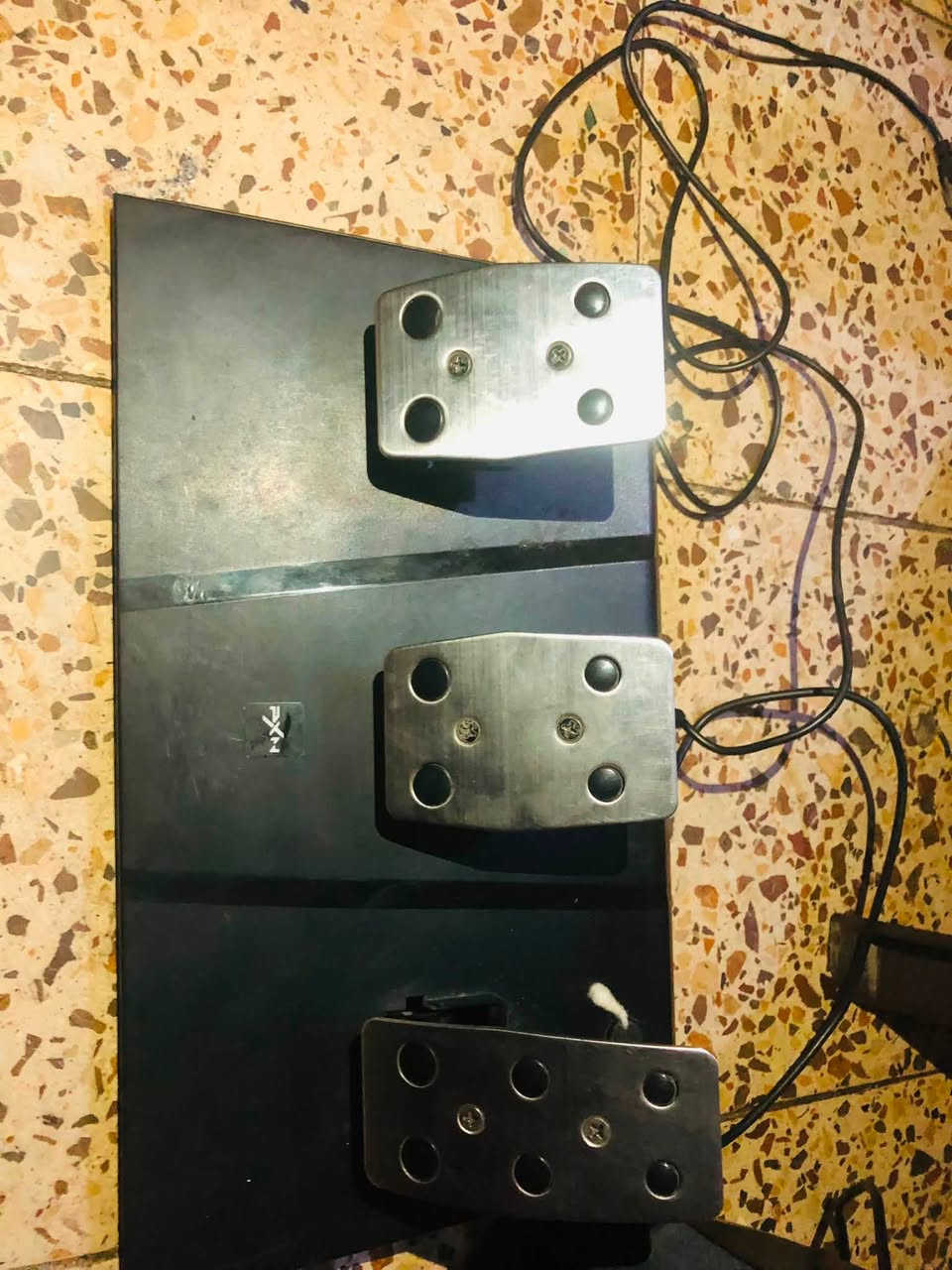 السلام عليكم ورحمة الله 
دركسون للبيع يربط بلي 3
وبلي4
واكس بوكس
وبلي 5
دركسون مظيف استعمال قليل 
السعر ٦٥ 
وبي مجال للشراي مكاني بغداد مدينة الصدر قطاع 29 شارع الحكمه للاستفسار واتساب ***********

