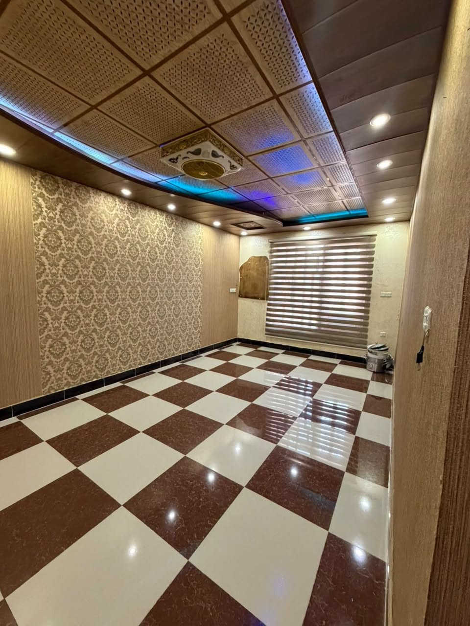 دار سكني للبيع  | التقية الاولى 
_______________________________
الموقع | مميز خلف شارع 15
_______________________
المساحة | 250 م2
الواجهة | 12.5 م
_______________________________ 

🔹 تفاصيل الدار طابقين بناء نظيف :
6 غرف نوم + استقبال + صالة2 + مطبخ + صحيات متكاملة
_______________________________
للاستفسار اكثر زورونا في مكتبنا الكائن في :
ديوانية - الجزائر- مقابل برج الامراء 
مجاور مستشفى الحياة للعيون - د.حسنين
او الاتصـــال على الارقام
***********
*********** (( واتساب ))
#عقارات #اخبار #ريلز #ديوانية
#محافظة_الديوانية
