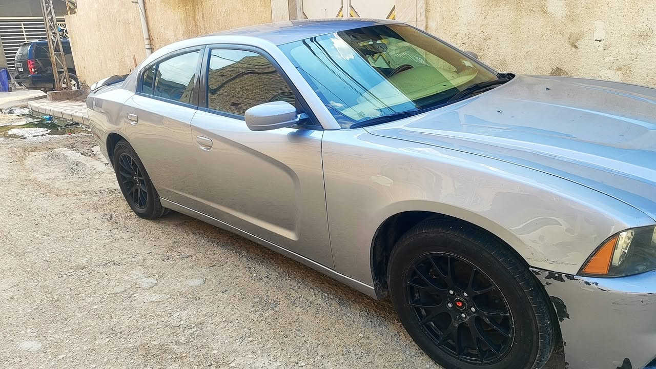 السلام عليكم چارچر 2014 رقم بغداد انكليزي بسمي السيارم بيها قليل ونه بل كسن السعر 130

وبيها مجال قليل الرقم ***********
