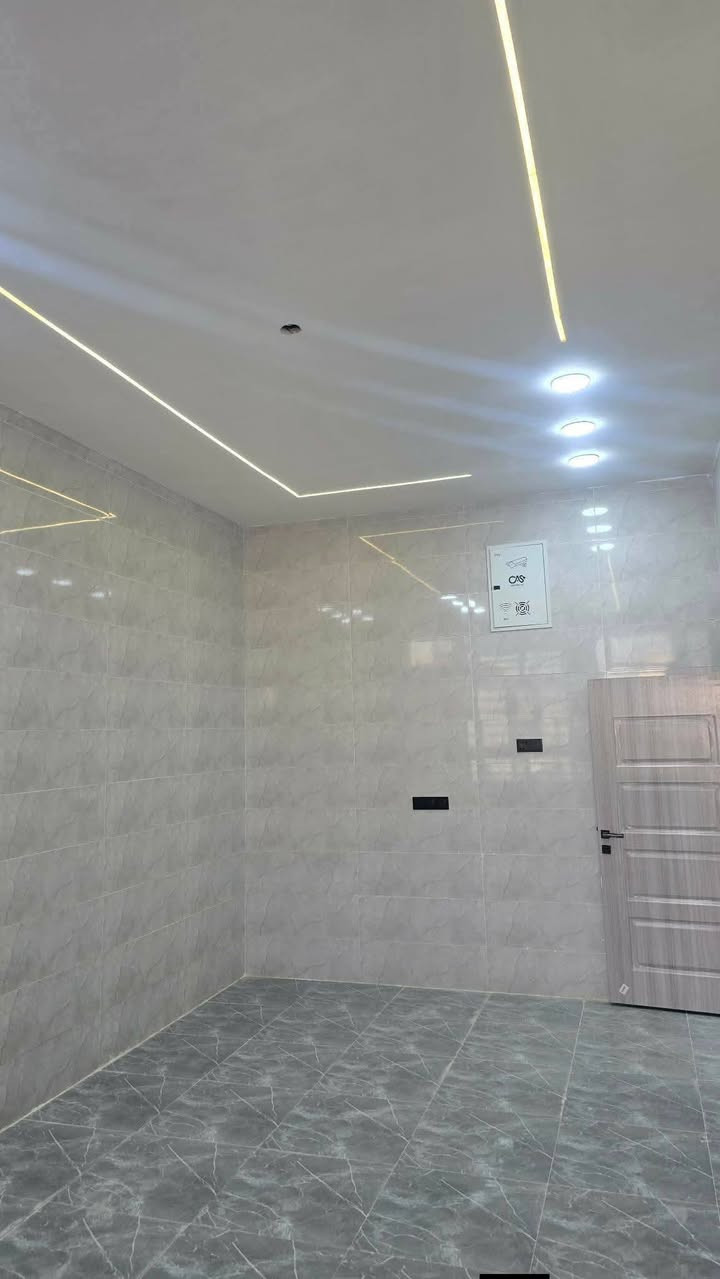 🏡  بيت للبيع_بناء حديث
الديوانية / مجمع حيدر ابن حجي هندي حولي الجامعة اول بيت بالمجمع
🔸طابو زراعي سند 25  . 
المساحة 200م² – طابق واحد
🔹 2 غرفه نوم + استقبال + صالة
🔹 3 صحيات
🔹 مطبخ 
🔹 كراج سيارة 
🔹 المجمع كامل الخدمات ماء مجاري تبليط انارة ليلية
🔸 . 
📞 للاستفسار: مراسلة الصفحة.

نص مكتوب في الصور:
- ***********