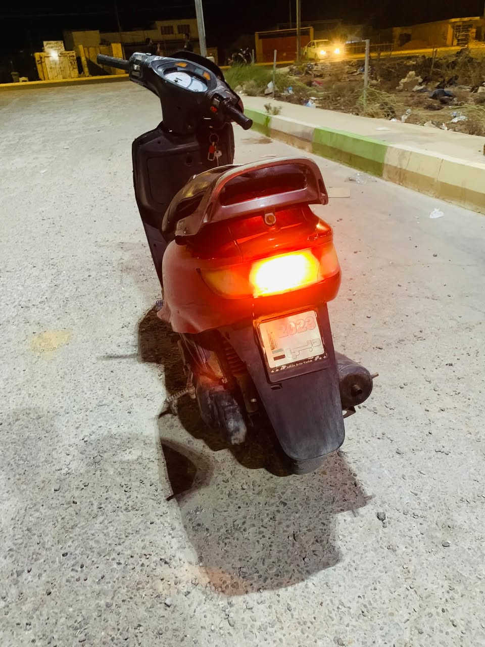 فراشه فحل
الدراجه بيها خيط بخار 
والتاير الخلفي تعبان 
السعر 200 وبيها مجال 
***********
