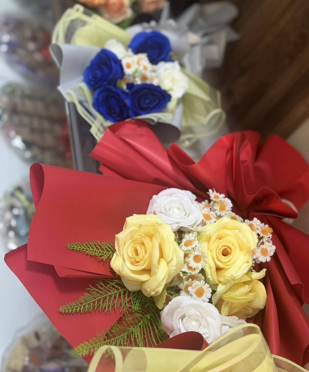 🌹 باقات ورد تليق بأجمل المناسبات 🤍

لأن الورد يحكي مشاعر ما تكفيها الكلمات…
نقدّم لكم باقات ورد أنيقة بتنسيق راقٍ ولمسة مميزة 🌿✨

💐 مثالية للخطوبة والزفاف
🎁 هدية تعبّر عن الحب والامتنان
🤍 تنسيقات حسب ذوقكم ومناسبتكم

اطلبوا باقتكم الآن واجعلوا مناسبتكم أكثر جمالاً 🌸
الاتصال او المراسله واتساب 
***********

نص مكتوب في الصور:
- باقات ورد فاخرة
- لمسات من الحب والجمال لكل مناسبة