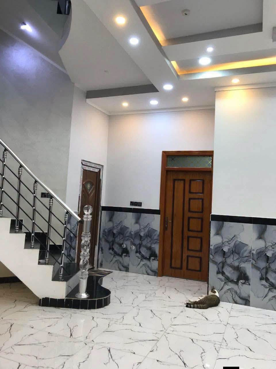الموحية مقاطعة ٤٠ • ٢٠٠م • طابق ونص