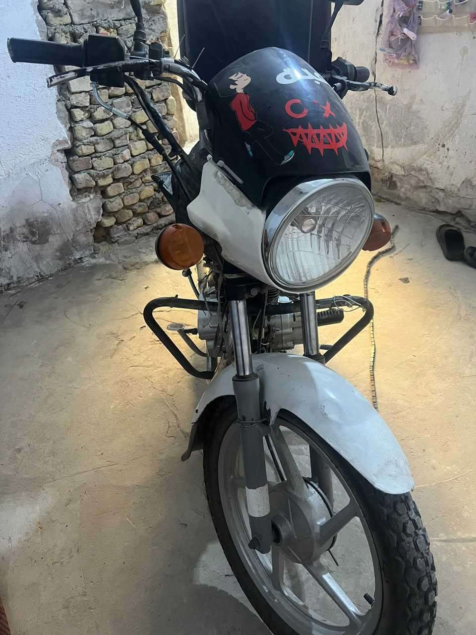 بوكسر موديل 18
محور مكينه ستوته
كهربائيات كامله من الطول للطول 
ضفيره جديده 
اوراق اصولي 
الدراجه عايزها زنجيل ودشلي كدام ودشبول
شلعه ومعدل يخبل
مكاني نجف 
السعر 650 وبيها مجال للشراي 
***********

