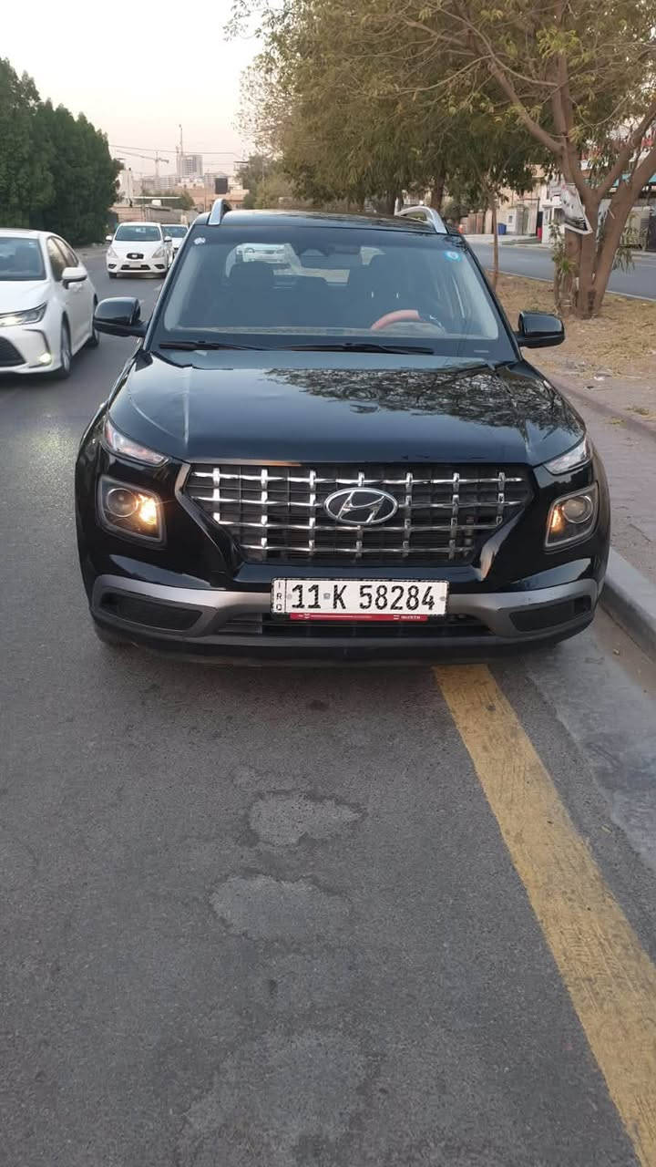 🚗 للبيع | هونداي فينيو (Venue) 2023 – فول مواصفات حادثها خفيف

- الموديل: 2023

- الوارد: أمريكي

- اللون: اسود

- المسافة المقطوعة:70 ألف ميل

المواصفات:

✅ تشغيل بصمة (Push Start)

✅ تشغيل عن بُعد (Remote Start)

✅ دخول ذكي (Keyless Entry)

✅ رادارات وأنظمة أمان

✅ حساسات

✅ كاميرا خلفية

✅ شاشة مع Apple CarPlay وAndroid Auto

✅ مثبت سرعة

✅ نظام المحافظة على المسار

✅ نظام التحذير من الاصطدام الأمامي

✅ تنبيه النقطة العمياء

✅ تحذير حركة المرور الخلفية

✅ جنوط ألمنيوم

✅ إنارة LED

✅ تكييف ممتاز

السيارة نظيفة وجاهزة للاستخدام، موقعها بغداد السعر 140$

للاستفسار والمزيد من التفاصيل يرجى التواصل على الرقم
 ***********
