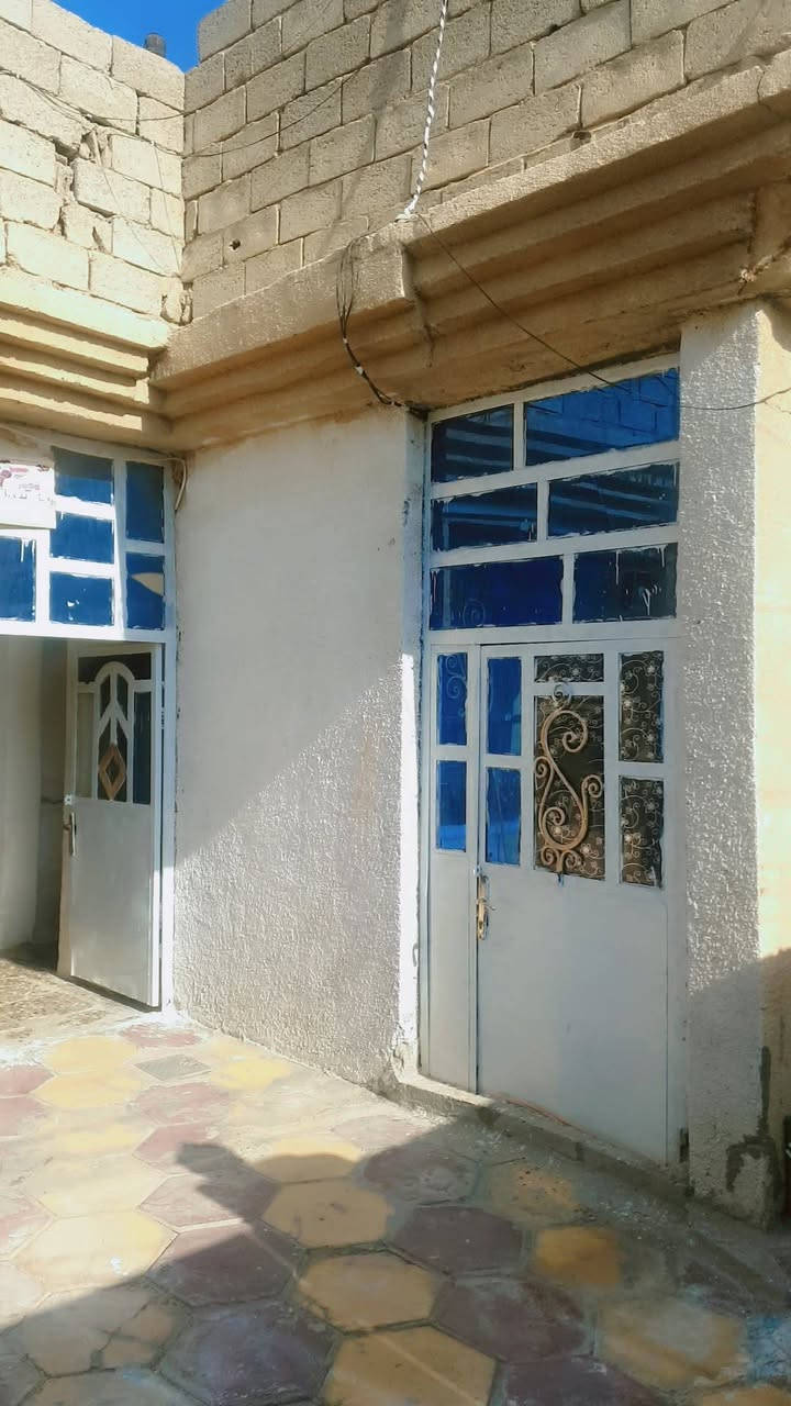 🏠 بيت للبيع في الحسينية (منطقة مسقط) 🏠
​فرصة ممتازة للراغبين بالسكن!طابو صرف بأسمي
​📍 الموقع: الحسينية - منطقة مسقط (بالأخير)
📐 المساحة: 100 متر مربع
🧱 نوع البناء: بلوك
​مواصفات البيت:
​🛌 غرفة نوم
​🛋️ استقبال
​📺 هول واسع
​🚿 خدمات كاملة
​💰 السعر المطلوب: 41 مليون دينار (وبي مجال للشراي الجاد)
​📞 للاستفسار والتواصل: [***********]
