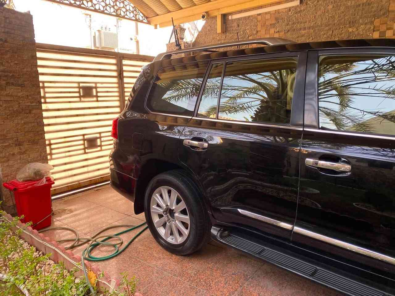 للبيع :  لكزس LX570 SPORT PLUS    ، موديل 2009 ماشي 151 مكفولة من الحادث و البارد ، حدادية نظيفة و السيارة جاهزة عنواني البصرة   سعرها 290 ورقة 
 الرقم : ***********
