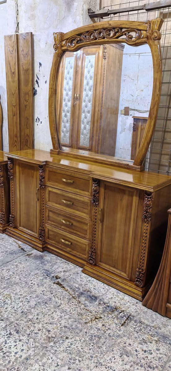 السلام عليكم
غرفه ٦ وملحق صاج داخل وخارج مستعمل أخت الجديده
استعمال أشهر شغل توصاالنقش الغرفه كله زان مصري  شغل عراقي موديل تركي للحجز والاستفسار التواصل على الرقم *********** بغداد السيديه حي الاعلام شارع قطر الندئ

