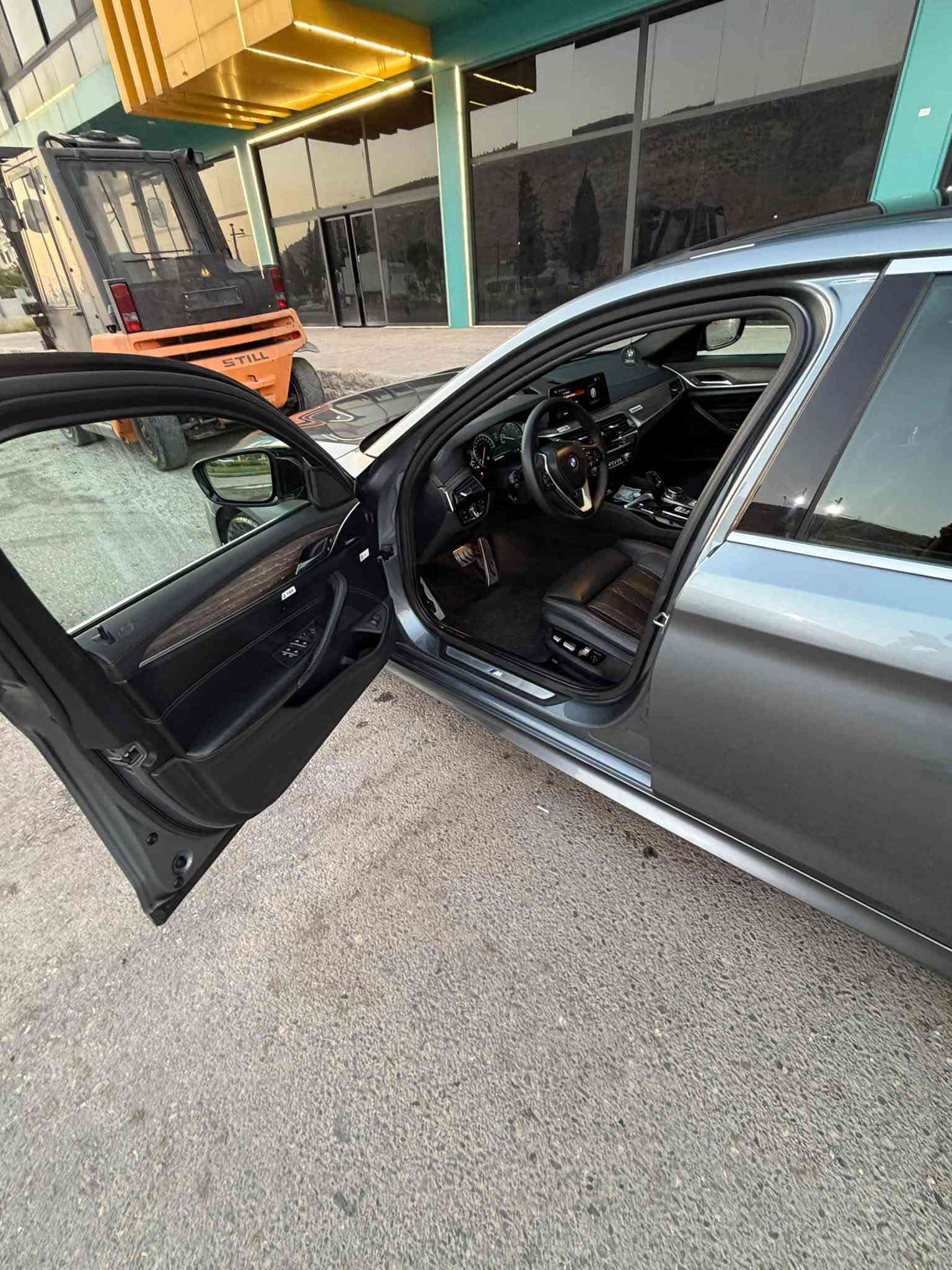 سلام عليكم
لبيع BMW 530 
موديل 2018 
سيارة كلين سيارة VIP
مواصفات فول فول مواصفات mbakej
سيارة كل موصفات 5 كاميرات داتاشو صندوق شفط كشنات حار بار رادار كشنات خزن كشنات 700 سيارة فول كاملة مكملة على 24 حباية سيارة رقم سنوية هزة كلشي كامل سيارة بسمي تحويل ثاني يوم سعر سيارة 250 ورقة بيها مجال لطيبين 
رقم او واتساب ***********
