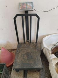 ميزان الكتروني لقياس الوزن300 كيلو ابو المحجر البيع 07728039719