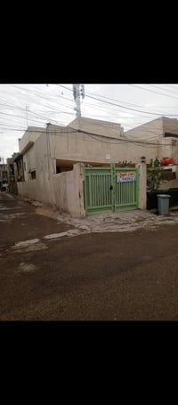عقار للبيع  200 متر ركن طابو صرف بي اربع غرف 4في 5  واستقبال 8 فى 5  ط...