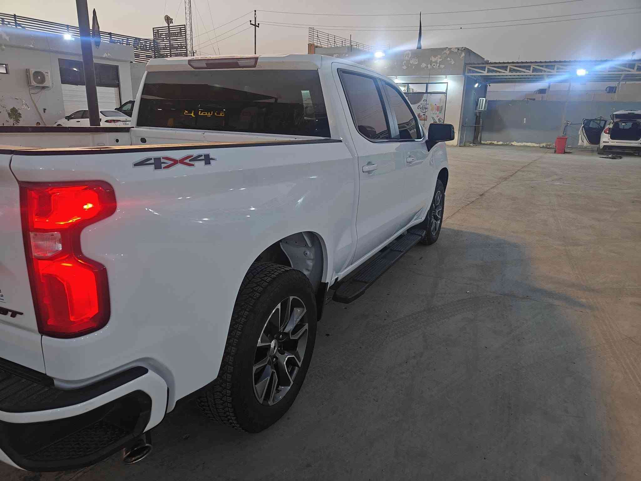 السلام عليكم ورحمة الله وبركاته
للبيع – شوفرليت سلفرادو RST موديل 2024 🚘 باب طويل بدي قصير دشبول تاهو

🩶 اللون: ابيض
📅 الموديل: 2024
📍 دخول جديد
📄 كتاب شهداء واسط
🛣️ الممشى: 18,000 ميل فقط
✨ السيارة بحالة ممتازة، نظيفة جدًا، وجاهزة للتسجيل والاستخدام، ولا تحتاج أي مصروف محرك 8 سلندر 5300.

💵 السعر: 235 
📍 مكان السيارة: الكوت

📞 للاستفسار والتواصل:
***********
